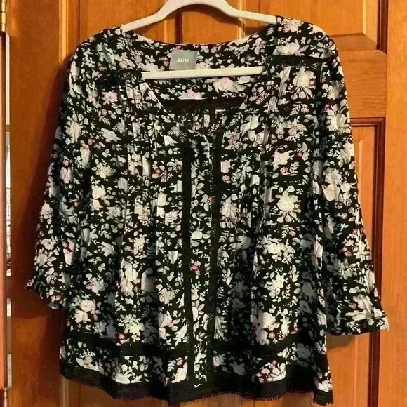 Anthropologie Maeve Floral Boho blouse. 3/4 length sleeve, lace design. Size 8 - Picture 1 of 10